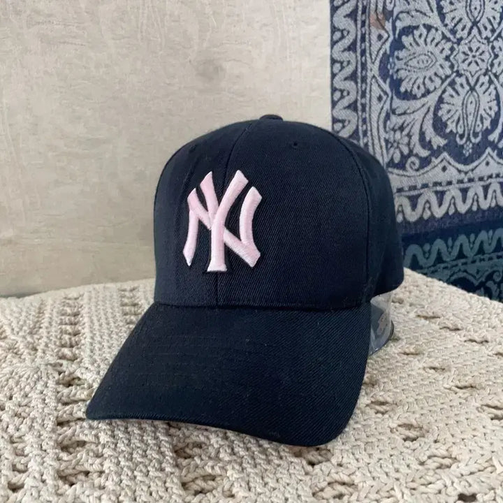 [BUNJANG] MLB Blackpink New York Yankees Big Logo Fitted Baseball Cap / [XS~S] 엠엘비 뉴욕양키스 블랙핑크 빅로고 피티드 볼캡 야구모자