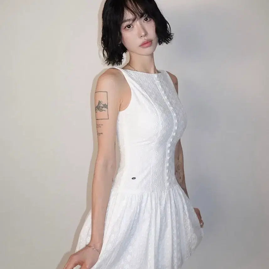 [SOLD OUT] (새상품) 페일제이드 베이직 자카드 펀칭 드레스 원피스 화이트 M