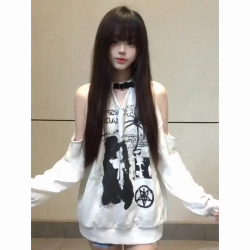 [BUNJANG] Gothic Off-shoulder Print Hoodless Sweatshirt / 고딕 오프숄더 프린트 후드리스 맨투맨