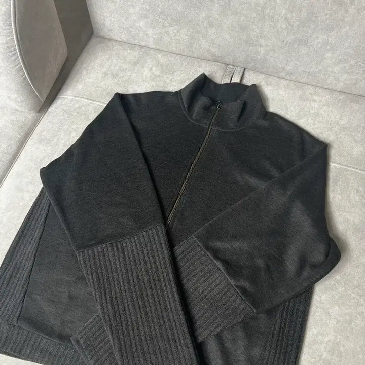 [SOLD OUT] [5] 해칭룸 더블 슬리브 트랙 가디건 다크 카키