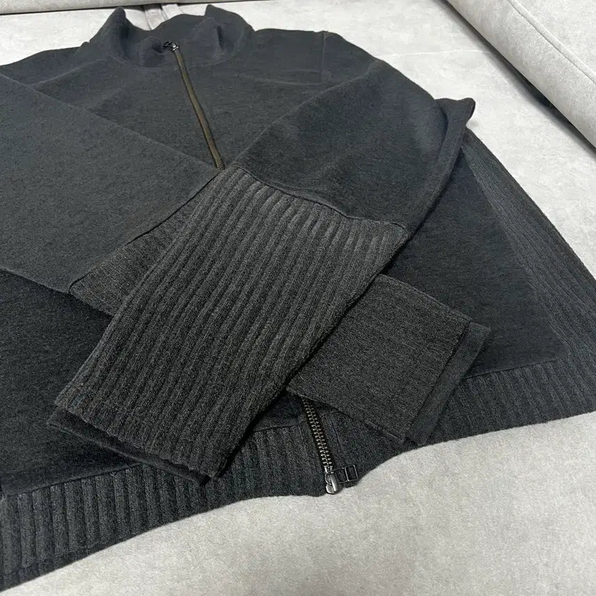 [SOLD OUT] [5] 해칭룸 더블 슬리브 트랙 가디건 다크 카키