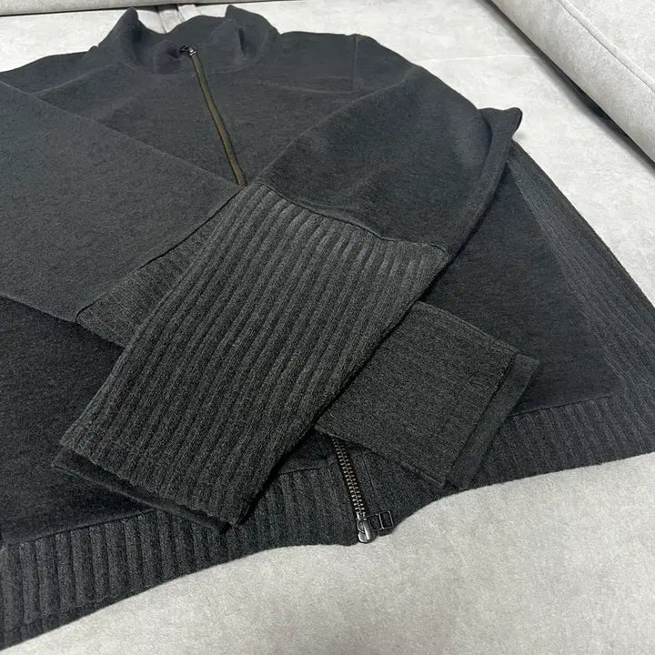 [SOLD OUT] [5] 해칭룸 더블 슬리브 트랙 가디건 다크 카키