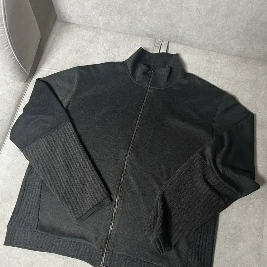 [SOLD OUT] [5] 해칭룸 더블 슬리브 트랙 가디건 다크 카키