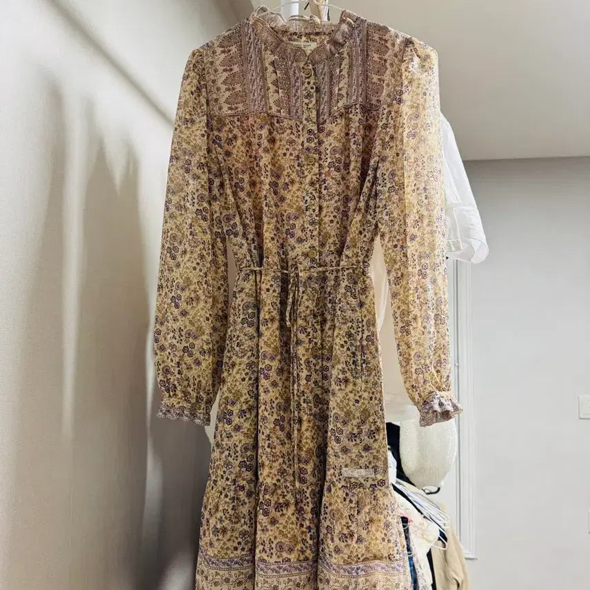 [SOLD OUT] Thursday Island 플라워 미디원피스