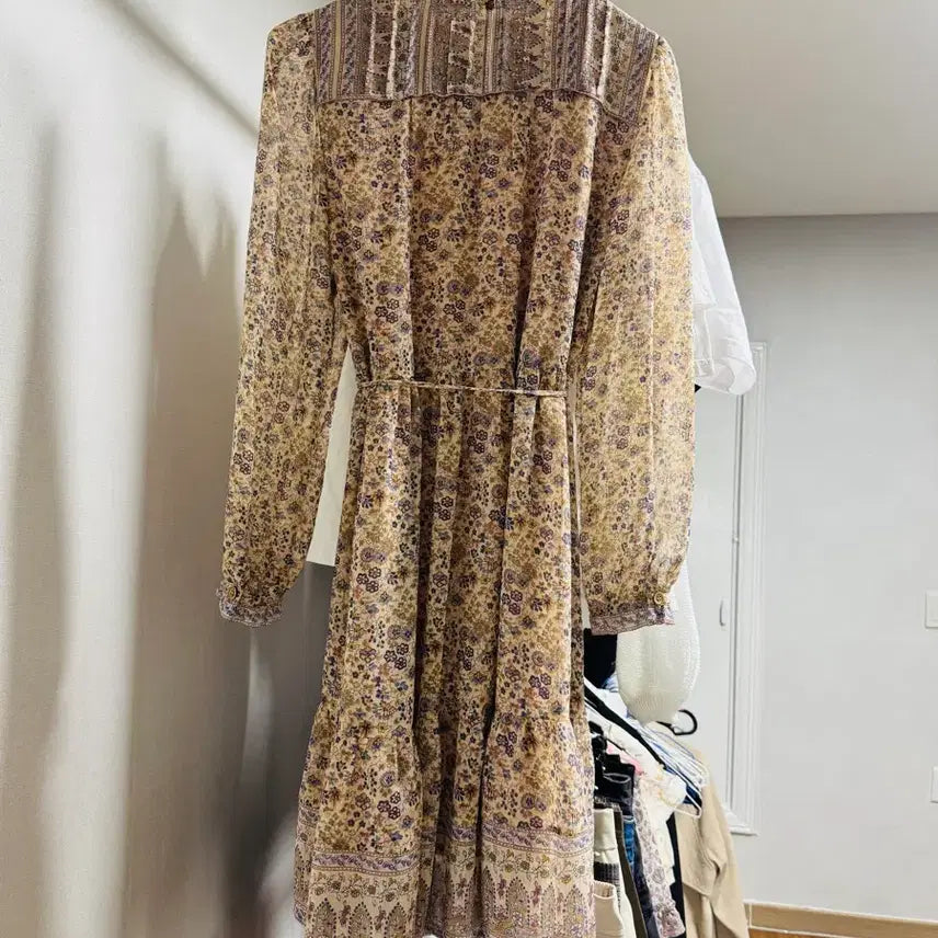 [SOLD OUT] Thursday Island 플라워 미디원피스