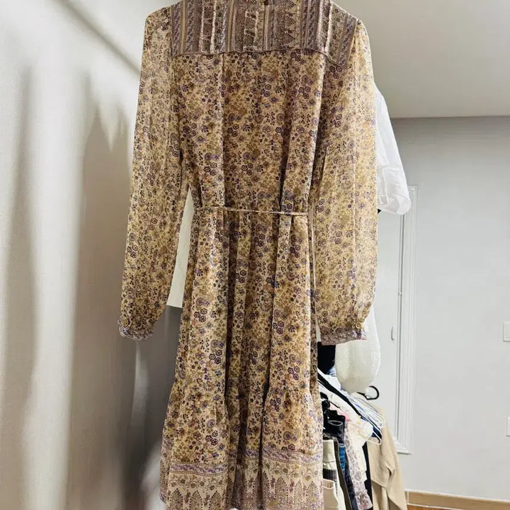 [SOLD OUT] Thursday Island 플라워 미디원피스