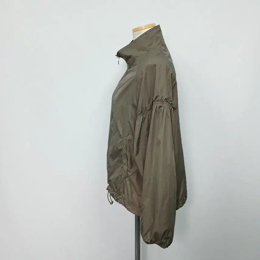 [BUNJANG] Coincoz Lettering Short Windbreaker Jacket / 코인코즈 레터링 숏 바람막이 자켓 55