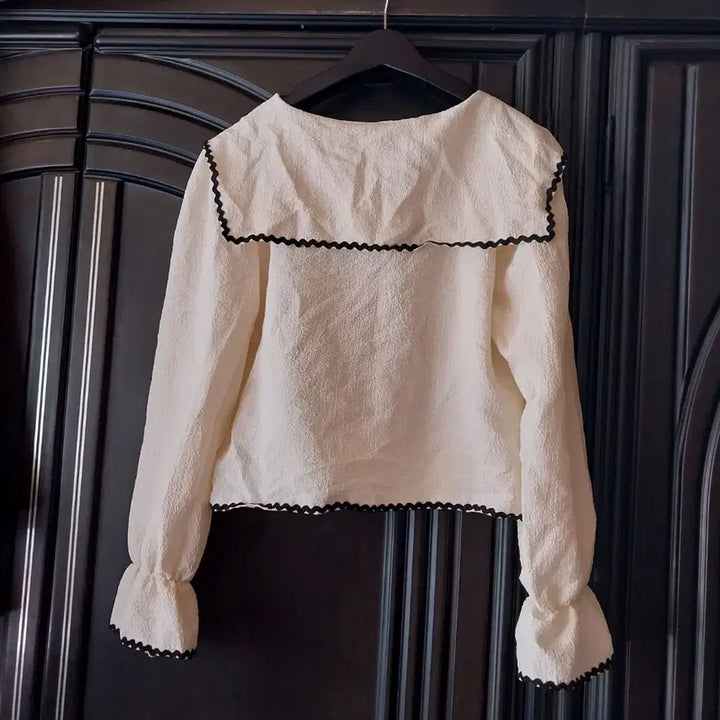 [BUNJANG] Wave Collar Blouse Ivory (Free Size) / 물결 카라 블라우스 아이보리 Free