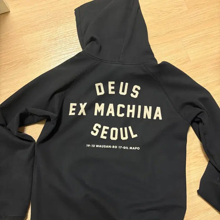 [SOLD OUT] 데우스 엑스 마키나 서울 후드 블랙 S