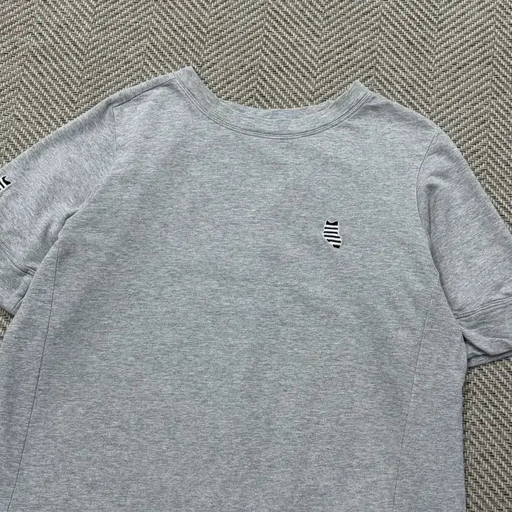 [BUNJANG] Lucky Chouette Logo Embroidered T-shirt / 럭키슈에뜨 로고 자수 티셔츠 v2900