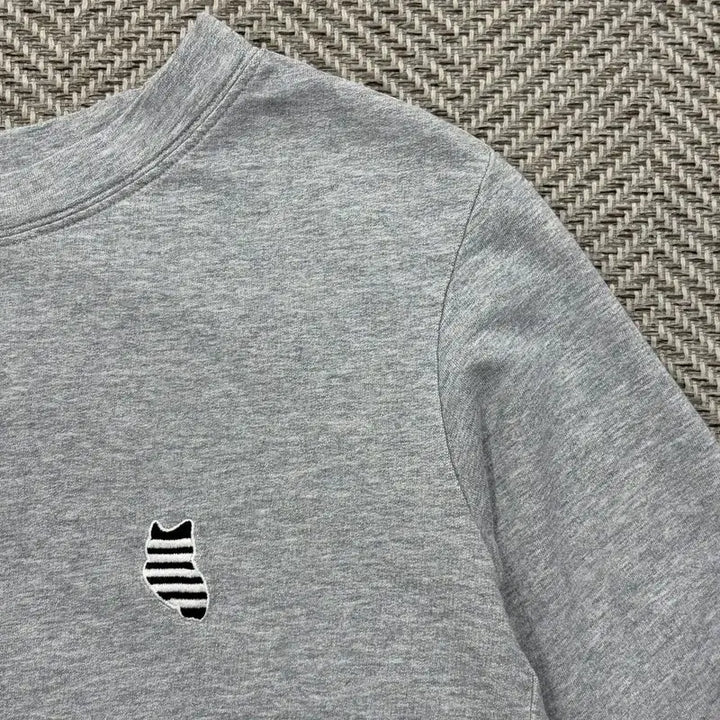 [BUNJANG] Lucky Chouette Logo Embroidered T-shirt / 럭키슈에뜨 로고 자수 티셔츠 v2900
