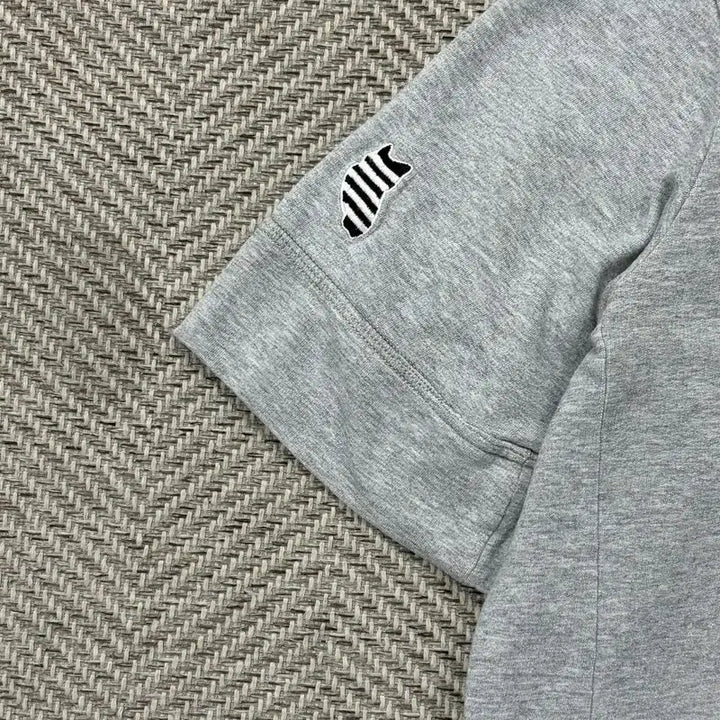 [BUNJANG] Lucky Chouette Logo Embroidered T-shirt / 럭키슈에뜨 로고 자수 티셔츠 v2900
