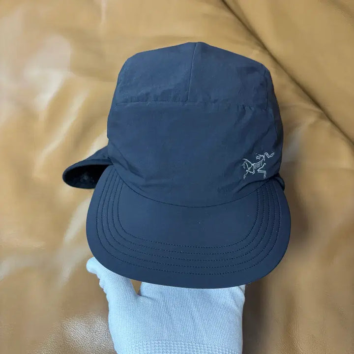 [BUNJANG] Arcteryx Proton Two-Way Camp Cap with Ear Flap Black / Arcteryx 아크테릭스 프로톤 투웨이 햇 캠프캡 이어플랩 모자 블랙