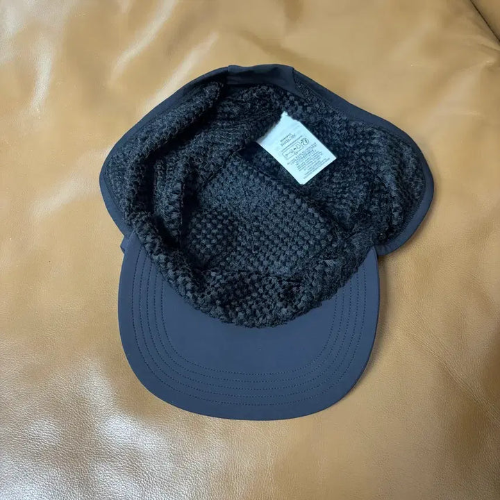 [BUNJANG] Arcteryx Proton Two-Way Camp Cap with Ear Flap Black / Arcteryx 아크테릭스 프로톤 투웨이 햇 캠프캡 이어플랩 모자 블랙