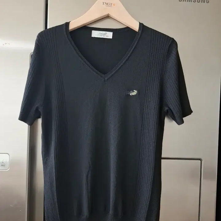 [SOLD OUT] 크로커다일 반팔 브이넥 니트 블랙