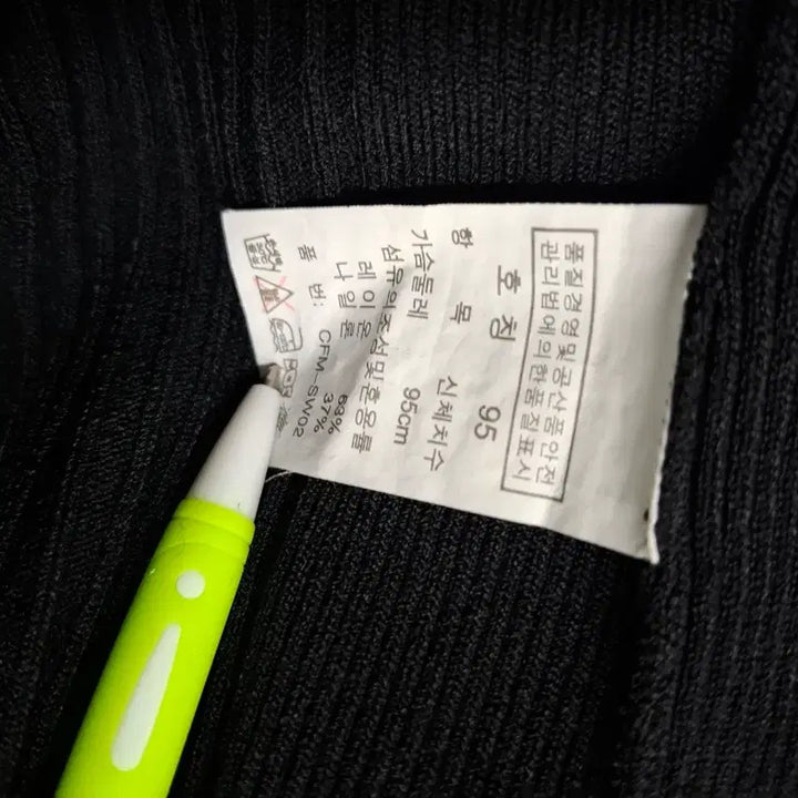 [SOLD OUT] 크로커다일 반팔 브이넥 니트 블랙