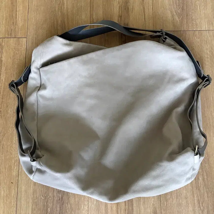 [BUNJANG] Mandarin Duck Hunter Shoulder Bag Crossbody P10VCT10A42 / 만다리나덕 헌터 숄더백 크로스백 P10VCT10A42