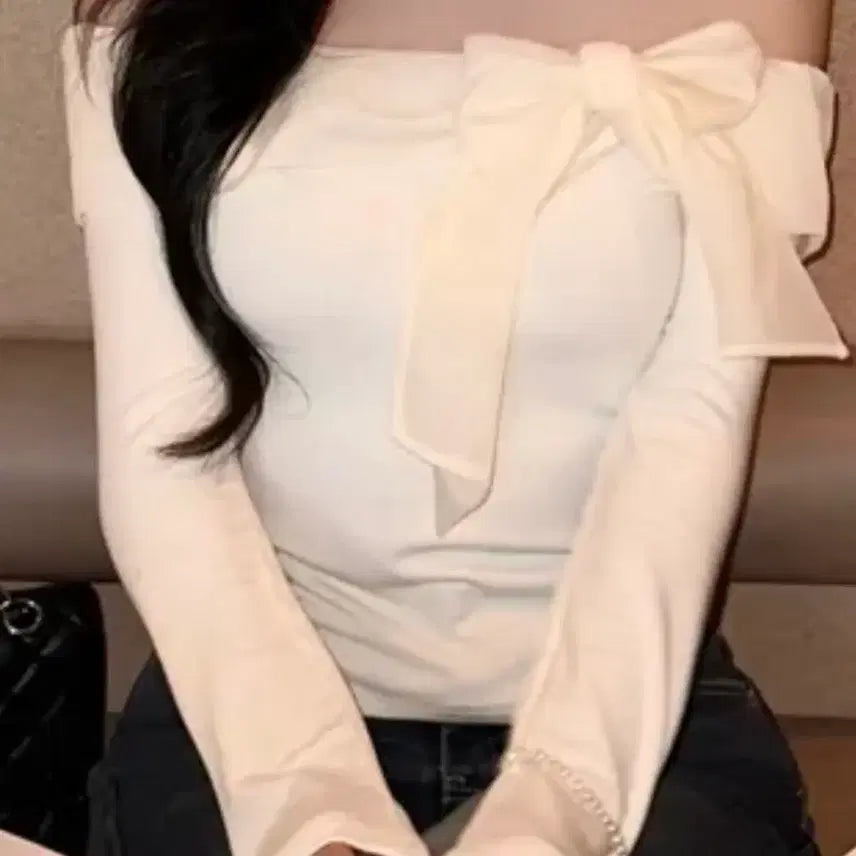 [BUNJANG] Ivory Ribbon Off-Shoulder Long Sleeve Top / 아이보리 리본 오프숄더 긴팔티