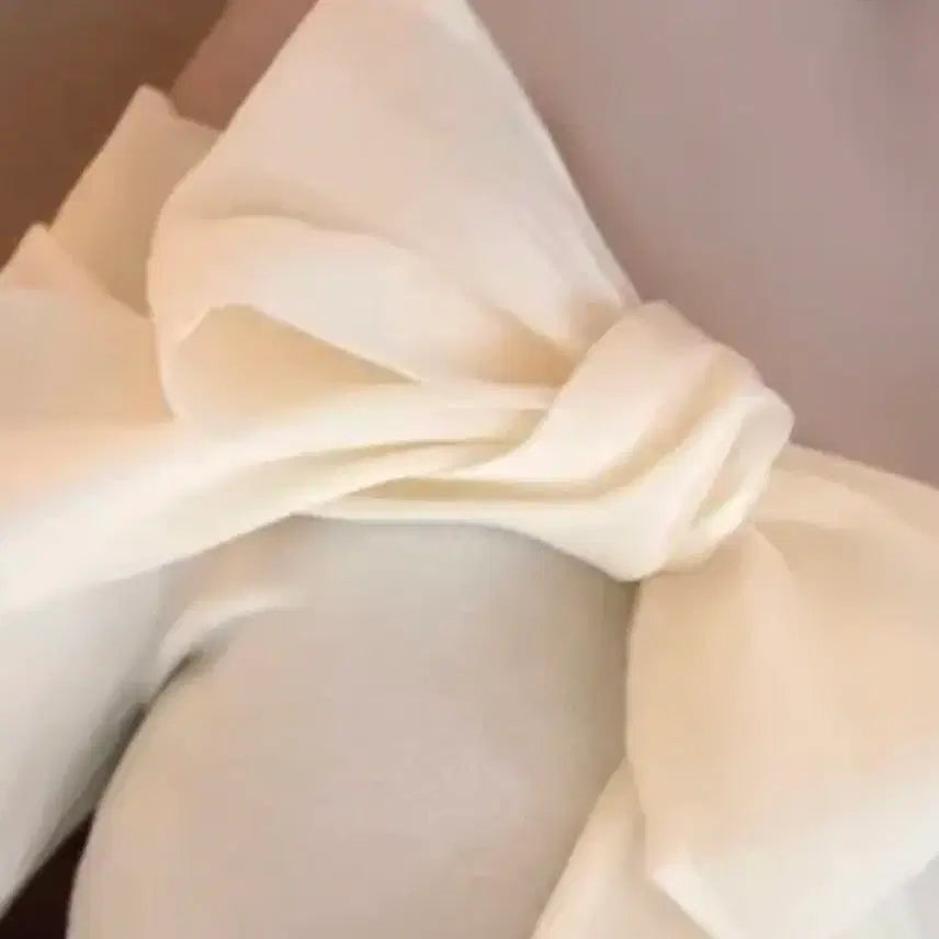 [BUNJANG] Ivory Ribbon Off-Shoulder Long Sleeve Top / 아이보리 리본 오프숄더 긴팔티