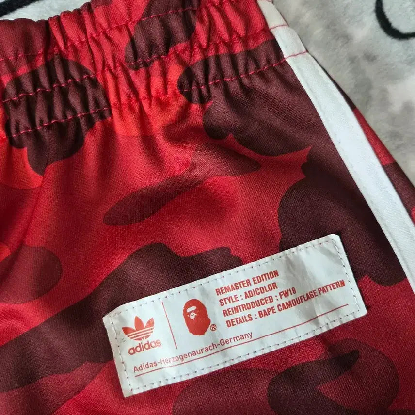 [SOLD OUT] 아디다스 BAPE 콜라보 트랙 팬츠 레드 카모