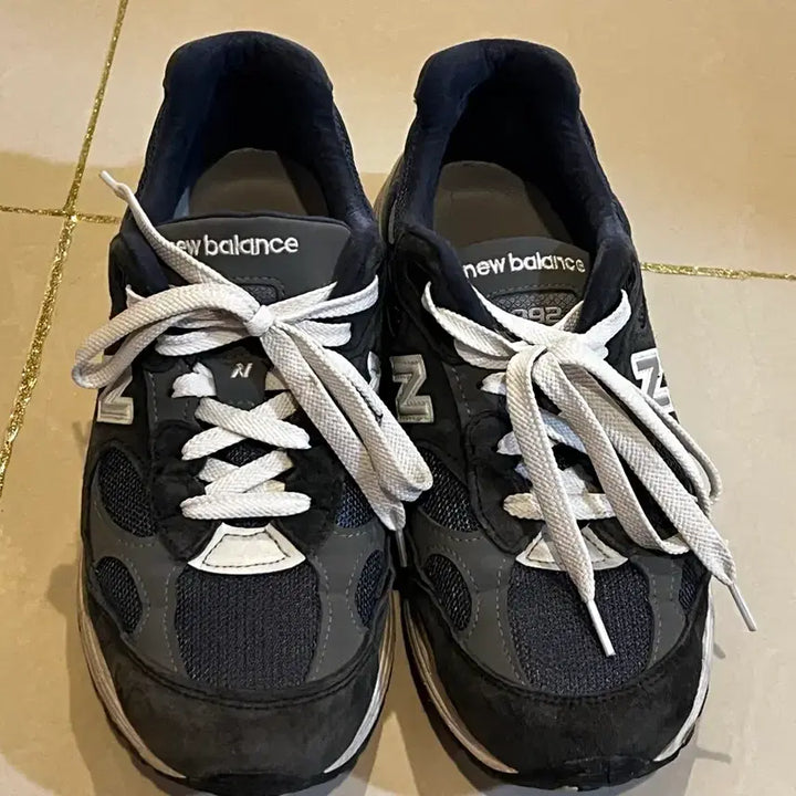 [SOLD OUT] 뉴발란스 992 네이비 스니커즈