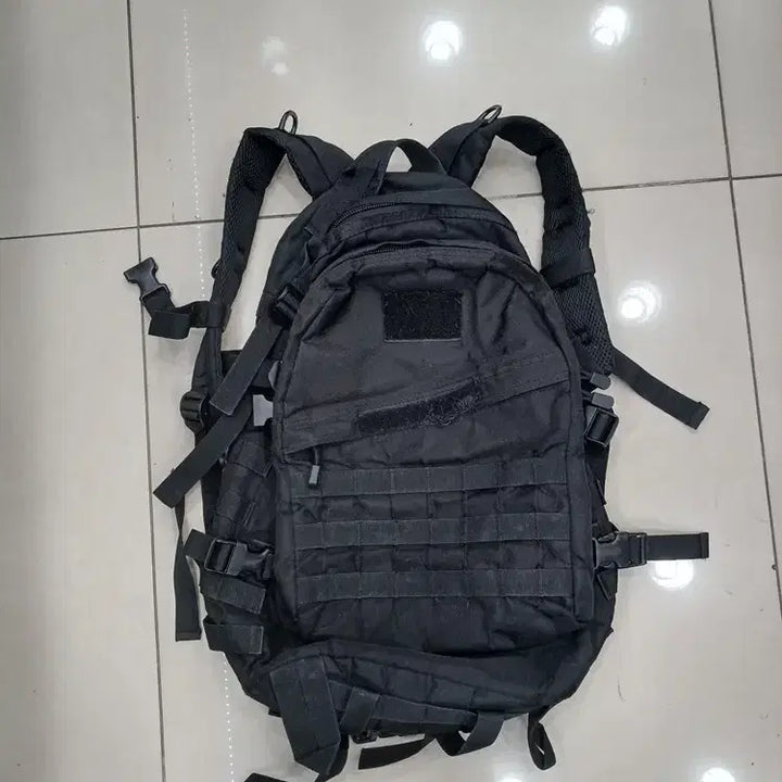 [BUNJANG] Vintage Black Military Backpack / 밀리터리 느낌 빈티지 검정색 백팩 중고 옆면버클1개없어요 가로32세로46