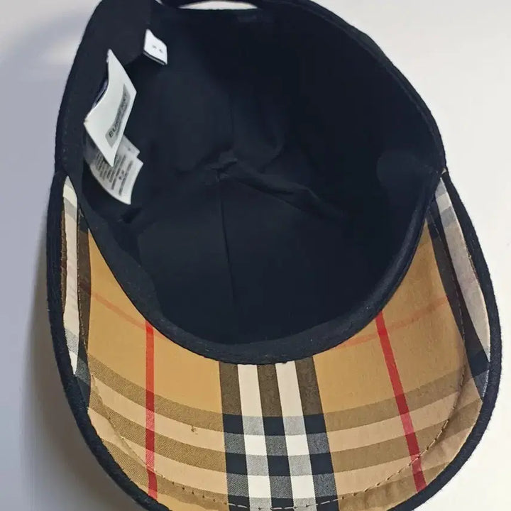 [SOLD OUT] (정품)버버리 TB로고 블랙 볼캡