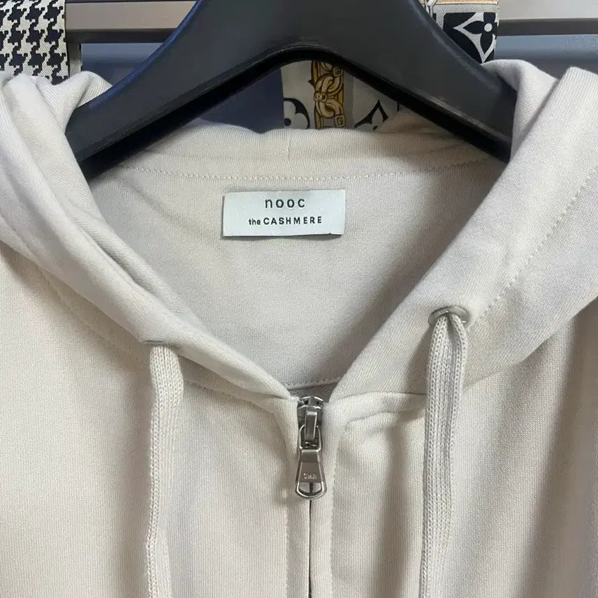 [BUNJANG] 26 Years The Cashmere Ivory Hooded Zip-up / 26년 더캐시미어 아이보리 후드집업