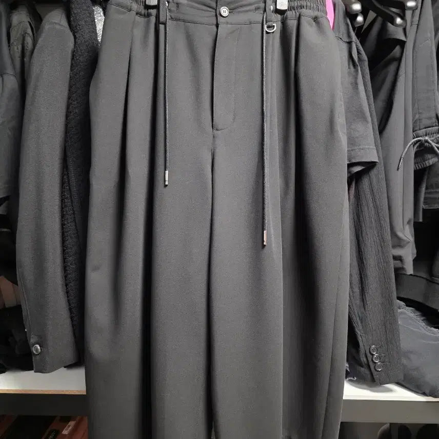 [BUNJANG] Songzio 24FW Multi-Tuck Crop Wide Pants / 송지오 24fw 멀티턱 크롭 와이드 팬츠 78