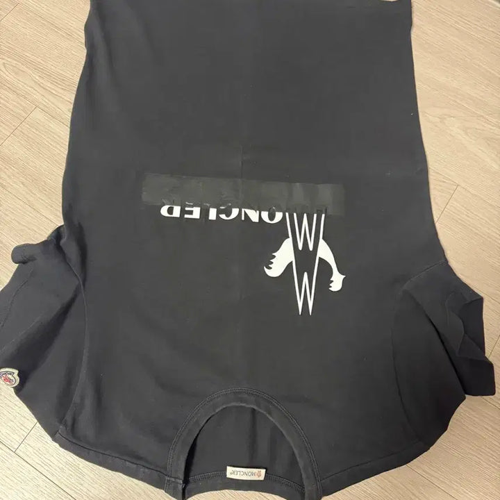 [BUNJANG] Moncler Black Logo T-shirt (M) / 몽클레르 블랙 로고 반팔티 M 사이즈 팝니다