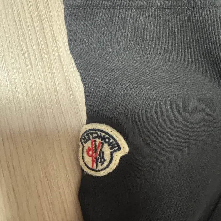 [BUNJANG] Moncler Black Logo T-shirt (M) / 몽클레르 블랙 로고 반팔티 M 사이즈 팝니다