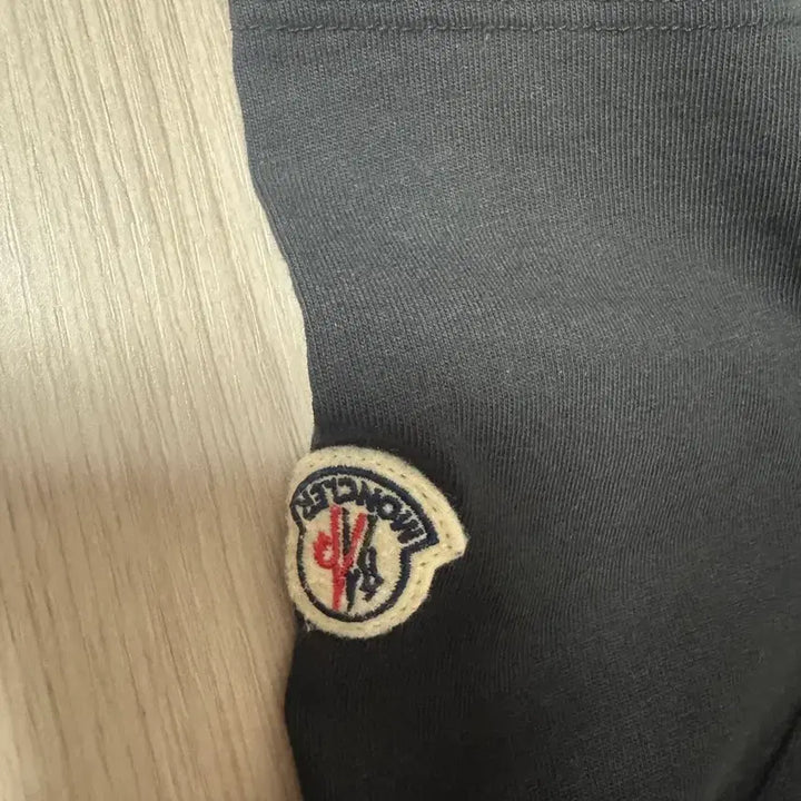 [BUNJANG] Moncler Black Logo T-shirt (M) / 몽클레르 블랙 로고 반팔티 M 사이즈 팝니다