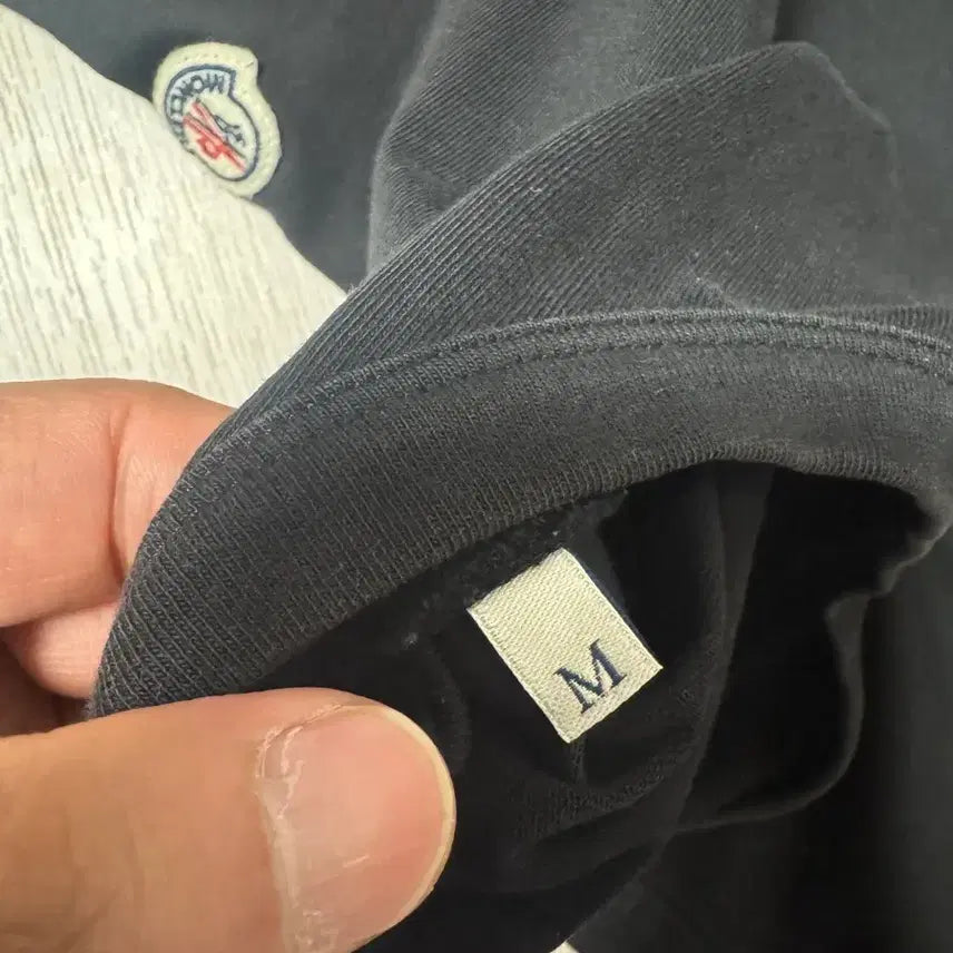 [BUNJANG] Moncler Black Logo T-shirt (M) / 몽클레르 블랙 로고 반팔티 M 사이즈 팝니다