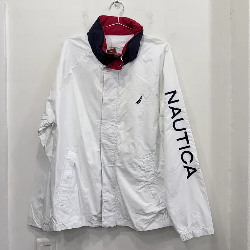 [SOLD OUT] 노티카 화이트 바람막이 자켓