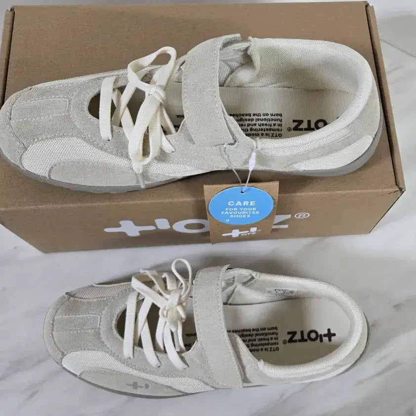 [SOLD OUT] (새상품) 오찌 로마리 스웨이드 레이스업 스니커즈 FLOTFA3W42