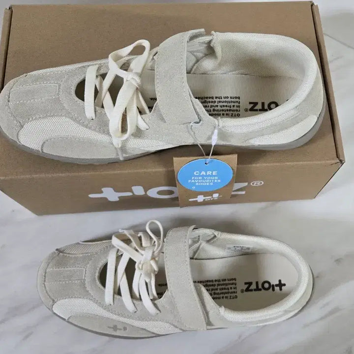 [SOLD OUT] (새상품) 오찌 로마리 스웨이드 레이스업 스니커즈 FLOTFA3W42