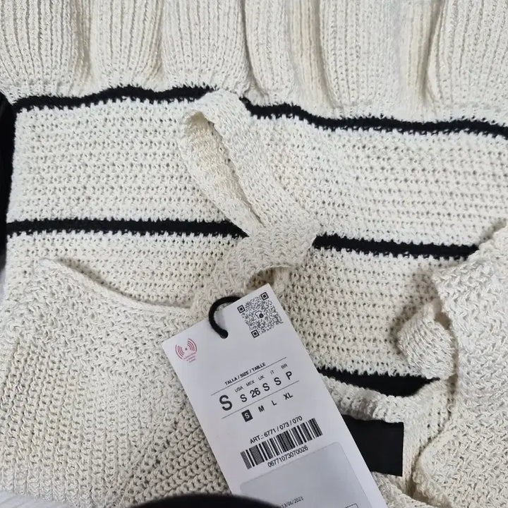 [BUNJANG] ZARA Frill Knit Top Tank Top / 자라 프릴 니트 탑 나시 판매 레이어드