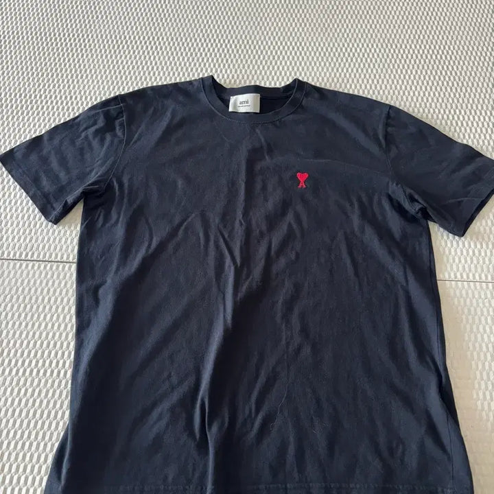 [BUNJANG] BTS Army Heart Logo T-shirt - Black / 아미 하트 로고 반팔티 블랙