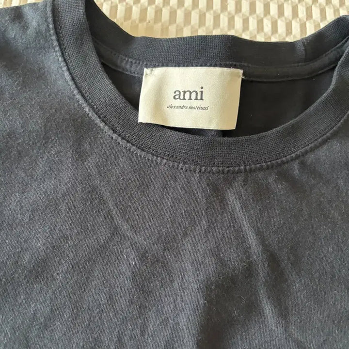 [BUNJANG] BTS Army Heart Logo T-shirt - Black / 아미 하트 로고 반팔티 블랙