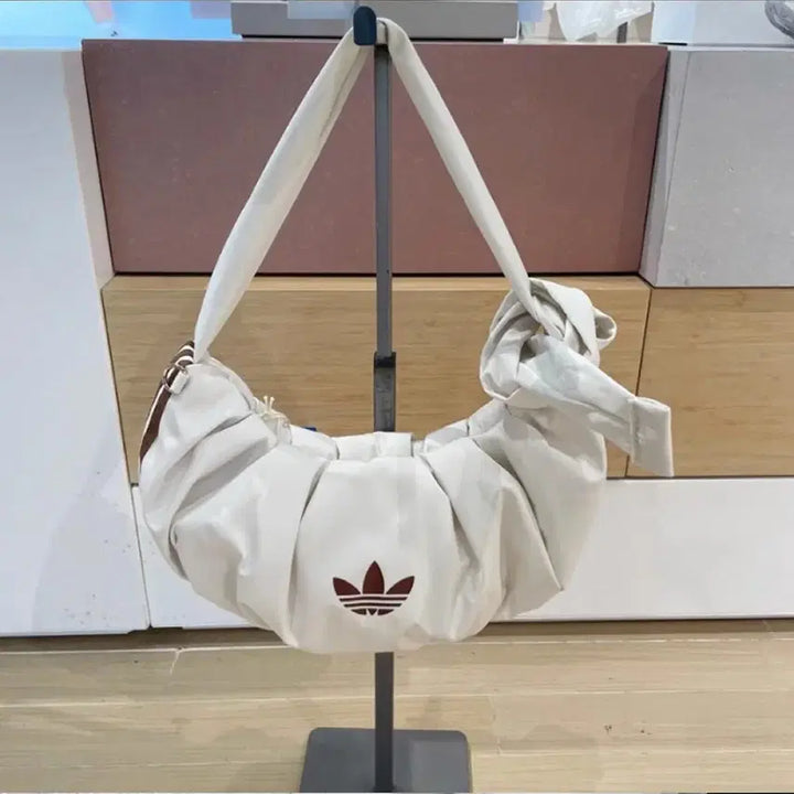 [SOLD OUT] 아디다스 포춘백 화이트 가방 크루아상 호보백