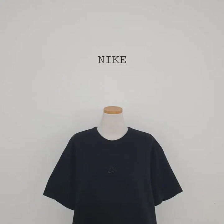 [BUNJANG] Nike Black Embroidered Short Sleeve T-Shirt (Size L) / No.26051411 나이키 블랙 블랙자수 반팔 티셔츠