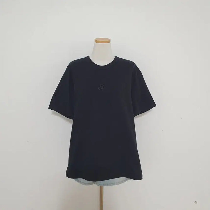 [BUNJANG] Nike Black Embroidered Short Sleeve T-Shirt (Size L) / No.26051411 나이키 블랙 블랙자수 반팔 티셔츠