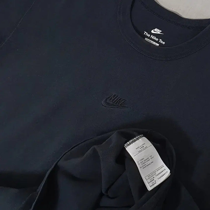 [BUNJANG] Nike Black Embroidered Short Sleeve T-Shirt (Size L) / No.26051411 나이키 블랙 블랙자수 반팔 티셔츠