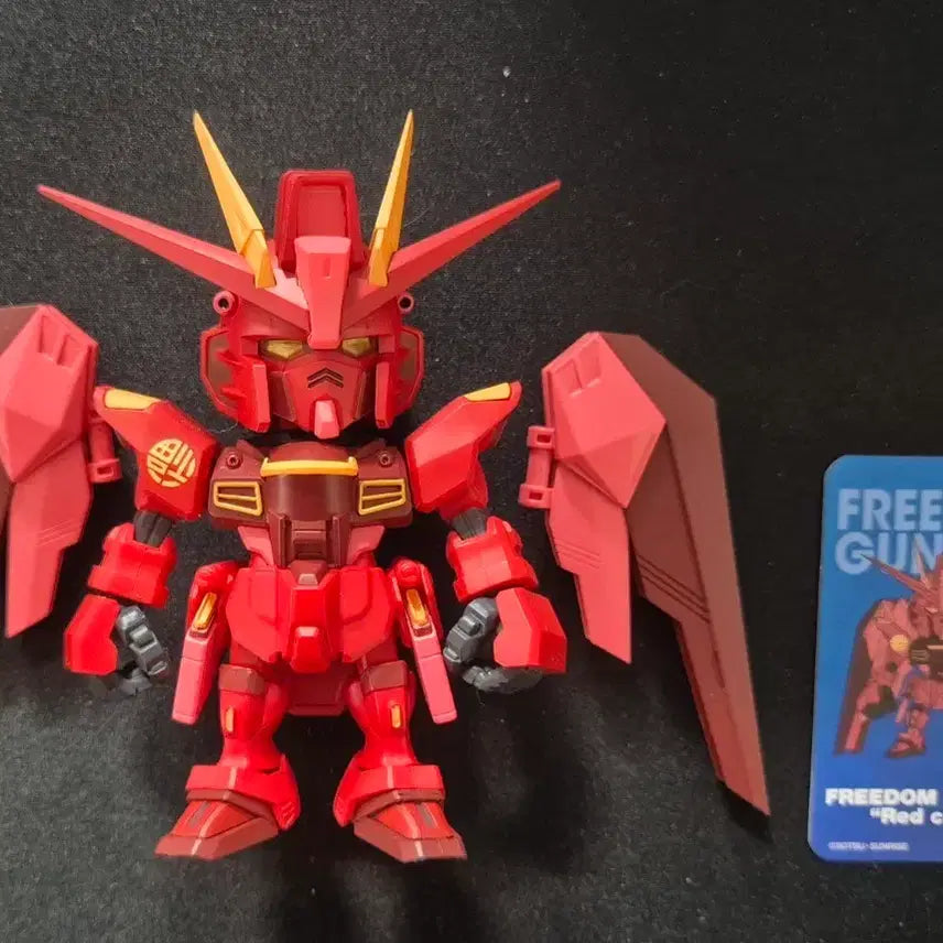 [BUNJANG] QMSV Freedom Gundam Red Color Mini Figure / QMSV MINI 프리덤 건담 레드 컬러