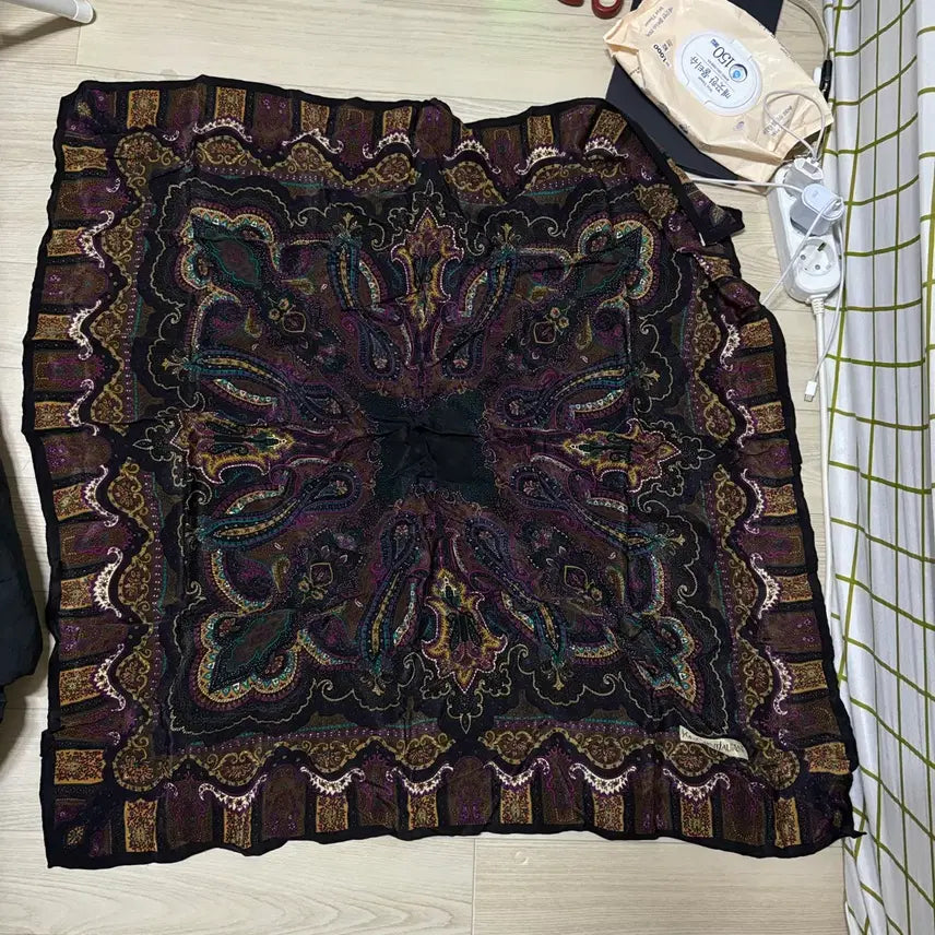 [SOLD OUT] 입생로랑 스카프 블랙 페이즐리 패턴