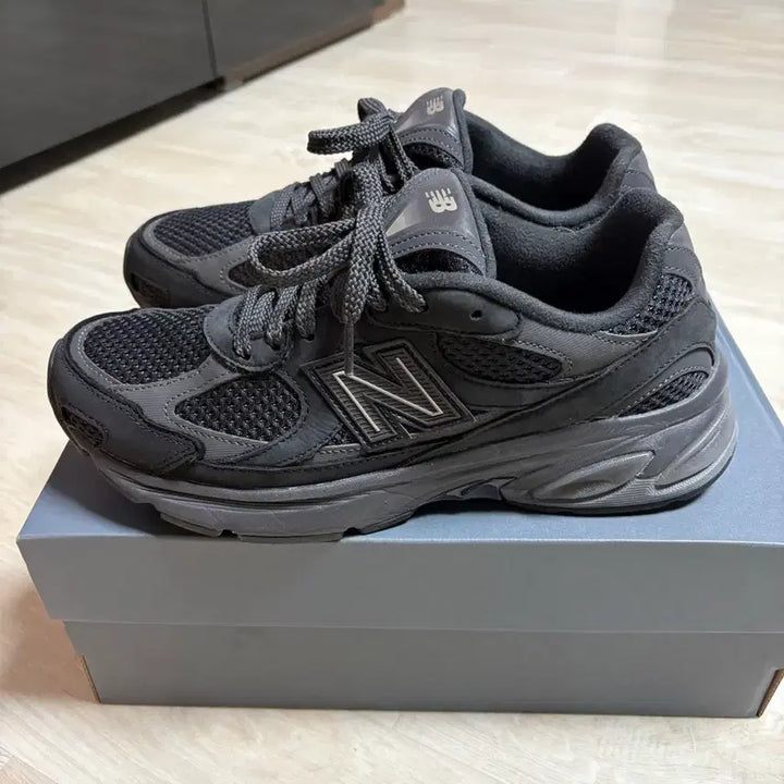 [SOLD OUT] 뉴발란스 운동화275