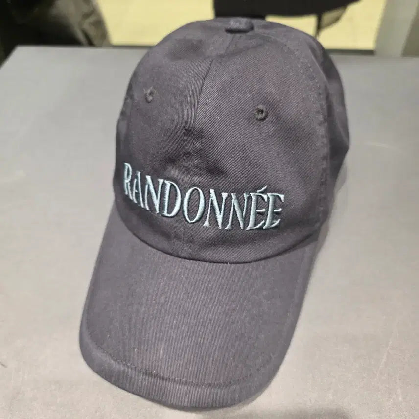 [BUNJANG] 준지 22ss RANDONNEE 볼캡 모자 차콜 / 준지 22ss RANDONNEE 볼캡 모자 차콜