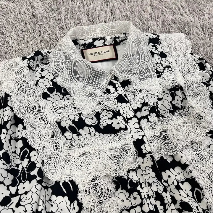 [BUNJANG] 정품 모조에스핀(MOJO.S.PHINE)  레이스 배색 플리츠 롱원피스 / 정품 모조에스핀(MOJO.S.PHINE)  레이스 배색 플리츠 롱원피스