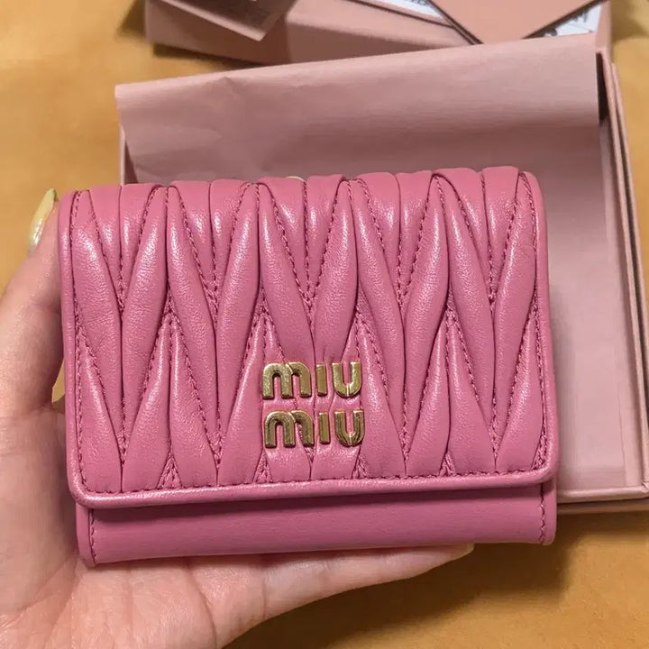 [BUNJANG] Miu Miu Matelasse Leather Bi-fold Wallet / [정품] 미우미우 마테라쎄 반지갑 핑크