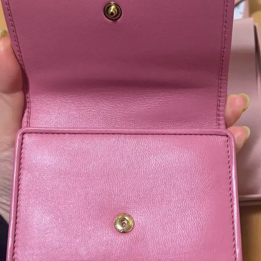 [BUNJANG] Miu Miu Matelasse Leather Bi-fold Wallet / [정품] 미우미우 마테라쎄 반지갑 핑크